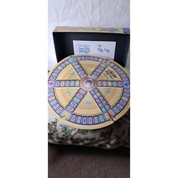 Trivial Pursuit TRIVIA GAME 20th Anniversary Edition PREOWNED - Picture 4 of 7